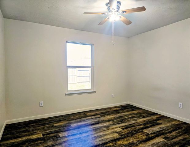 9122 Yellowfin Circle, Texas City, TX 77591