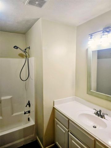 9122 Yellowfin Circle, Texas City, TX 77591