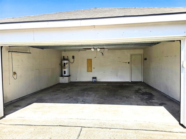 9122 Yellowfin Circle, Texas City, TX 77591