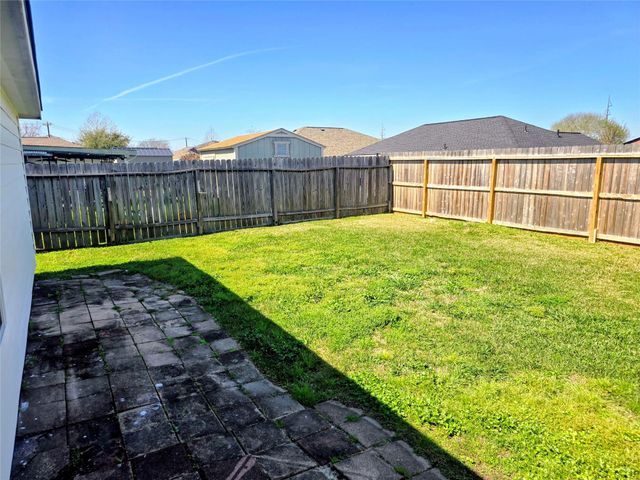 9122 Yellowfin Circle, Texas City, TX 77591