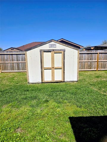 9122 Yellowfin Circle, Texas City, TX 77591