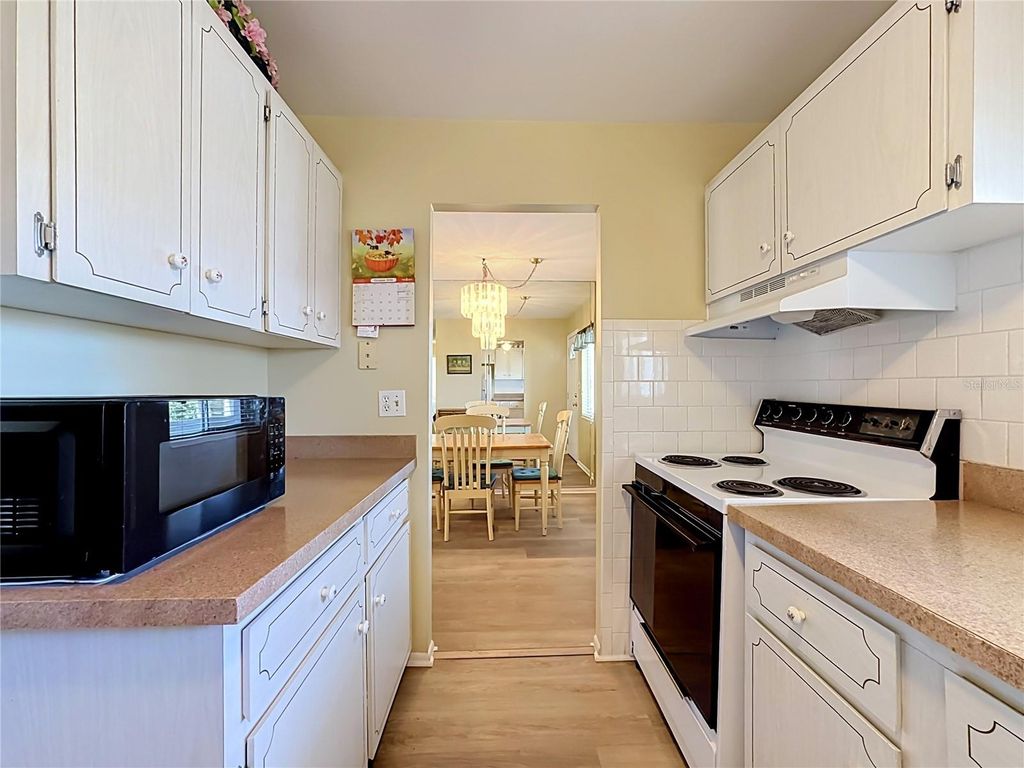 Image 6 of property listing at 5898 17TH STREET W C31, Bradenton, FL 34207