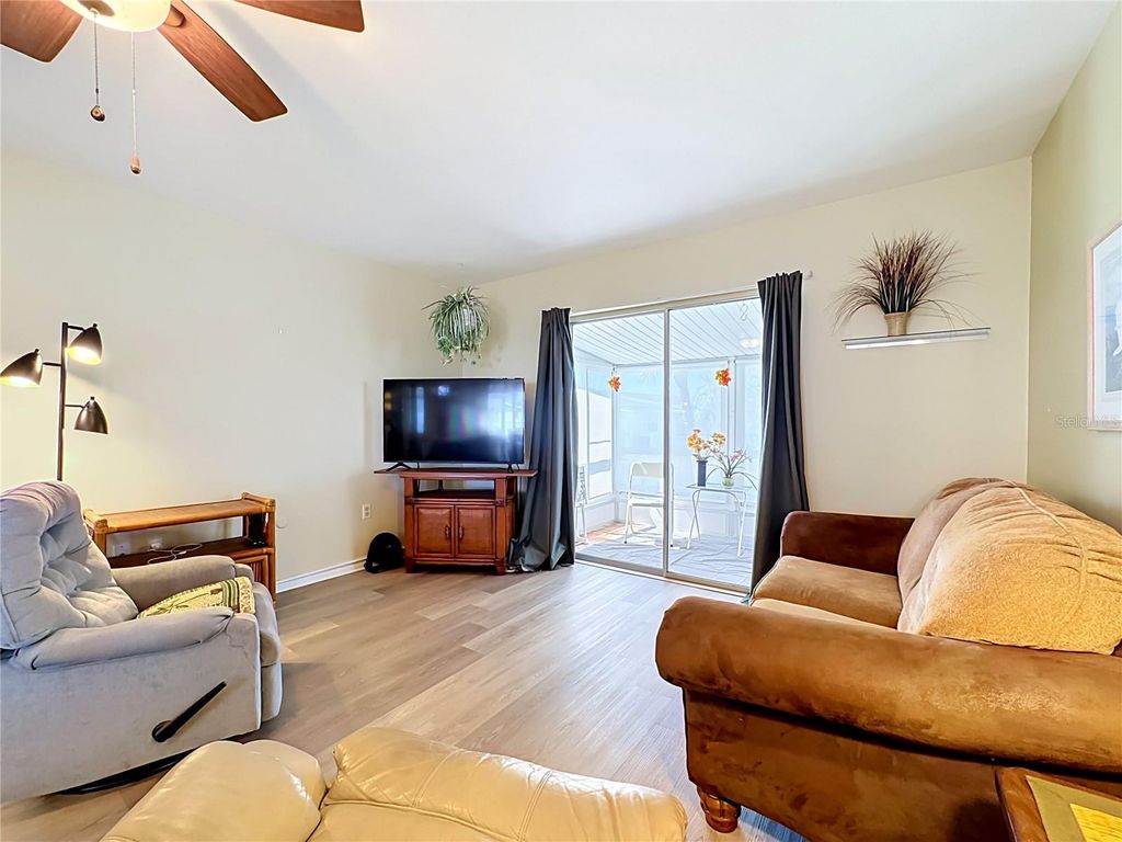 Image 8 of property listing at 5898 17TH STREET W C31, Bradenton, FL 34207