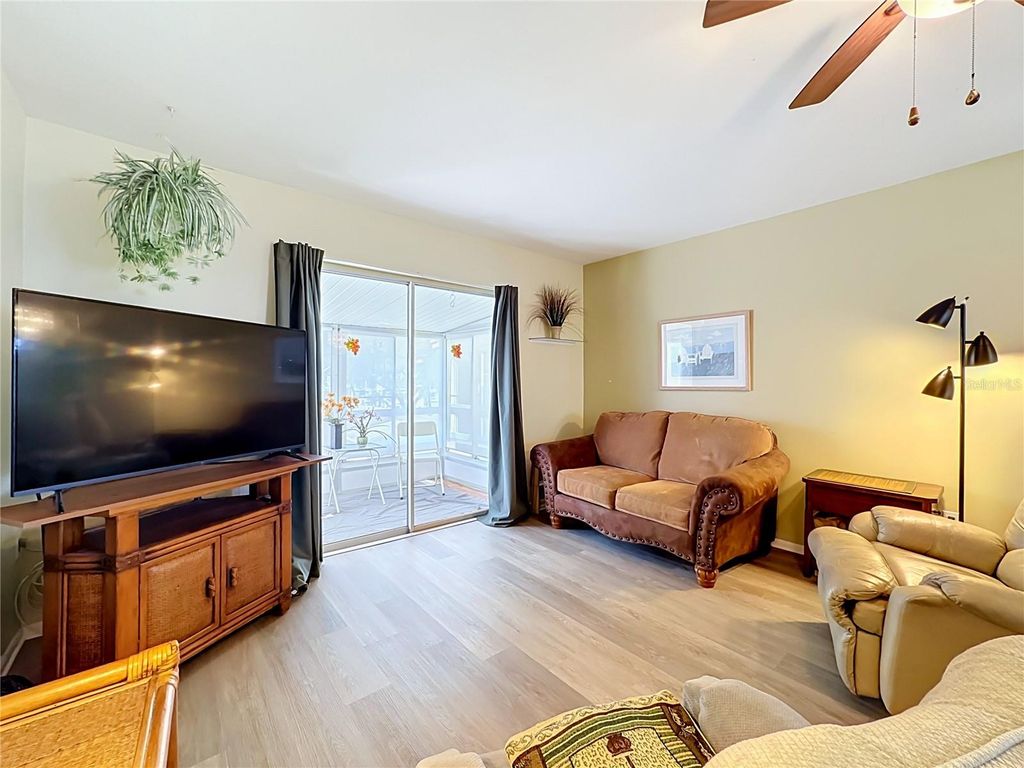 Image 9 of property listing at 5898 17TH STREET W C31, Bradenton, FL 34207