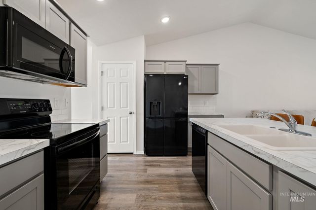 13556 Pierce Ct, Caldwell, ID 83607