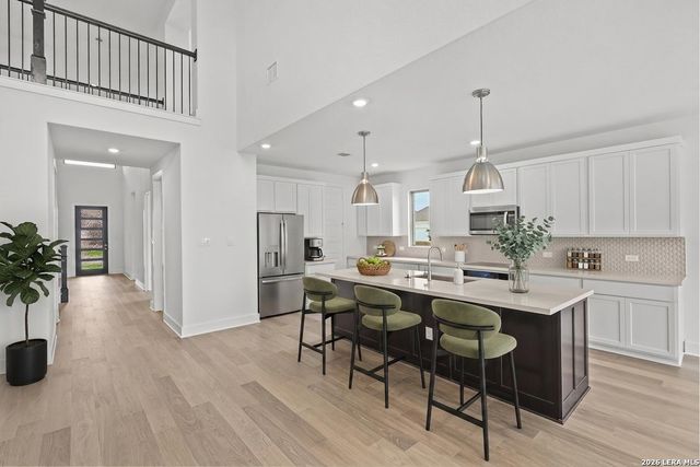 109 Mallorys Way, Castroville, TX 78009