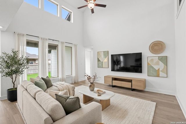109 Mallorys Way, Castroville, TX 78009