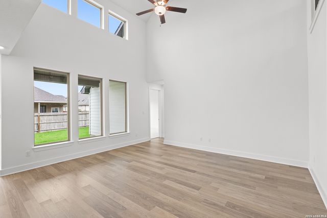 109 Mallorys Way, Castroville, TX 78009
