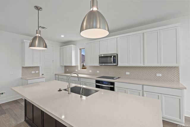 109 Mallorys Way, Castroville, TX 78009