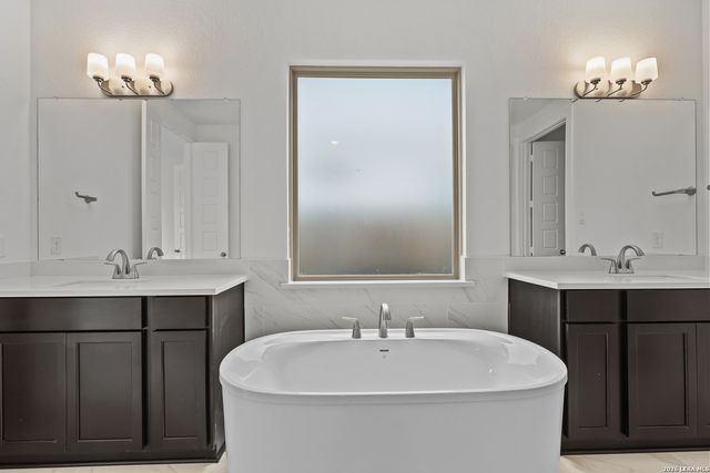 109 Mallorys Way, Castroville, TX 78009