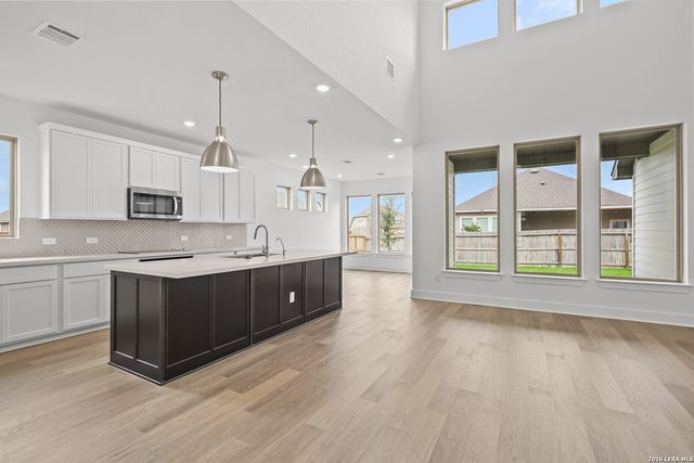 109 Mallorys Way, Castroville, TX 78009