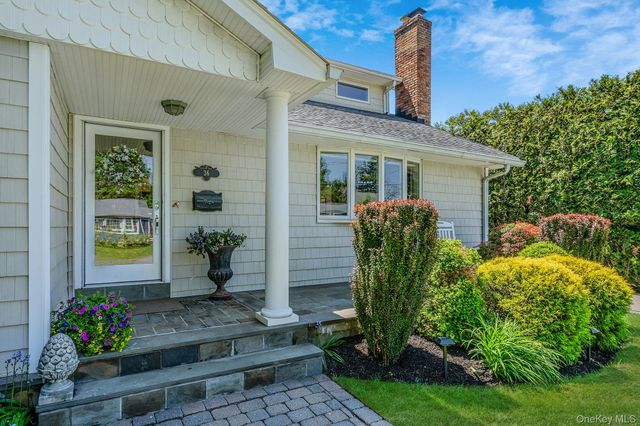 36 Manitton Court, Islip, NY 11751