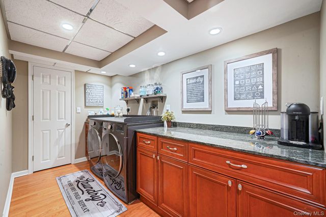 36 Manitton Court, Islip, NY 11751