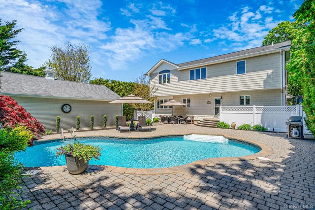 36 Manitton Court, Islip, NY 11751