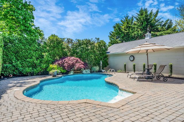 36 Manitton Court, Islip, NY 11751