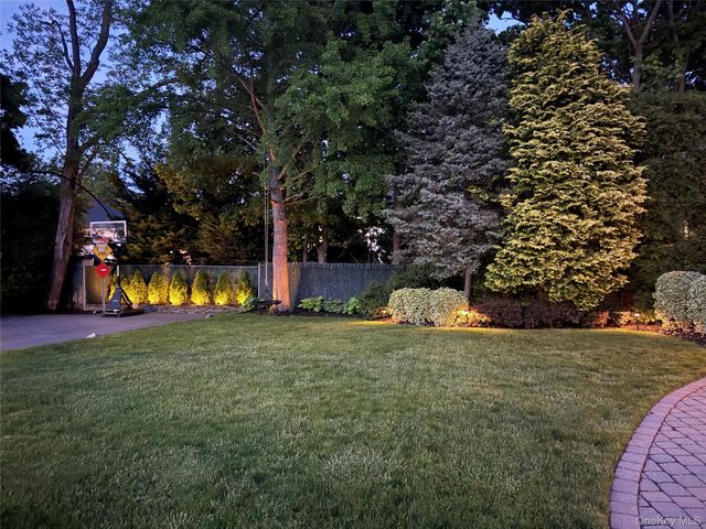 36 Manitton Court, Islip, NY 11751