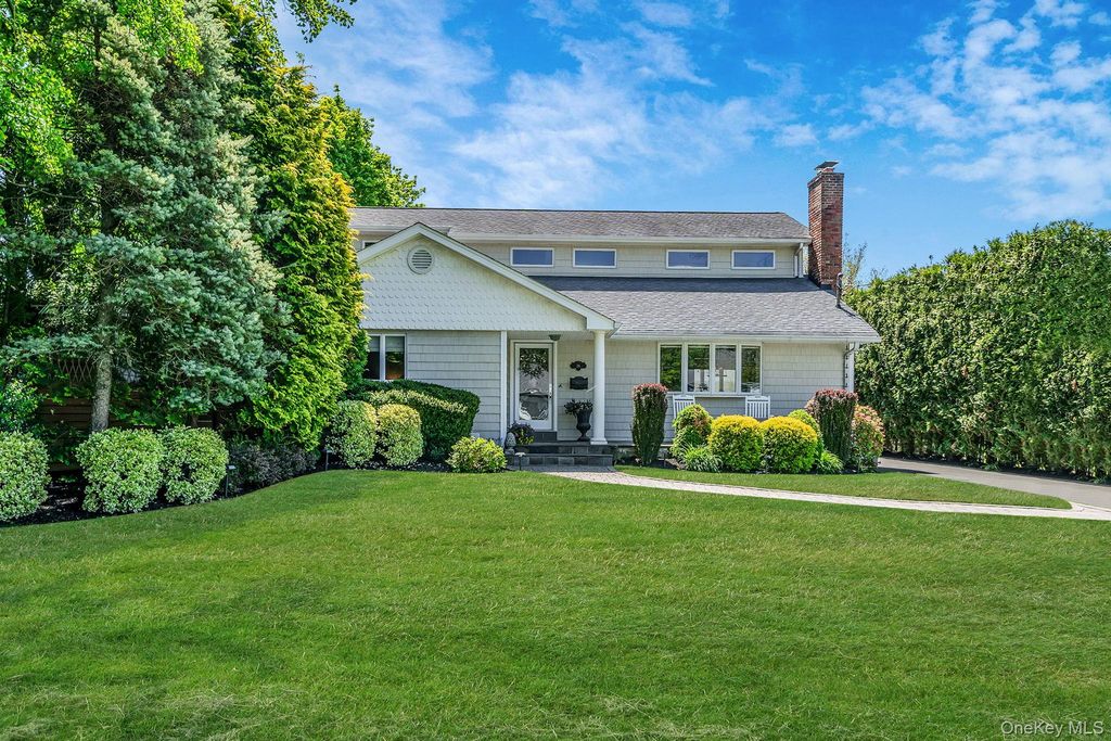 36 Manitton Court, Islip, NY 11751