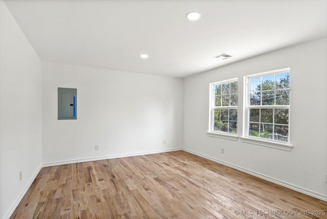 1049 N Oswego Avenue, Tulsa, OK 74115