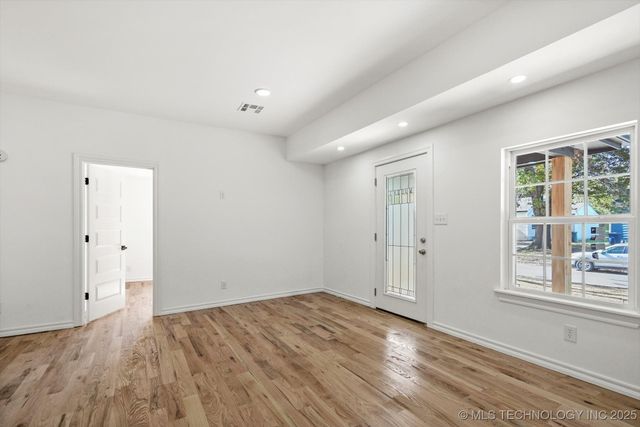 1049 N Oswego Avenue, Tulsa, OK 74115