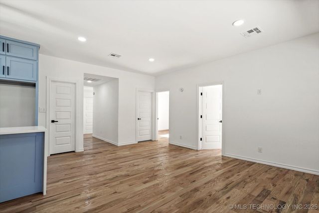 1049 N Oswego Avenue, Tulsa, OK 74115