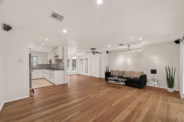 5666 Overbrook Lane, Houston, TX 77056