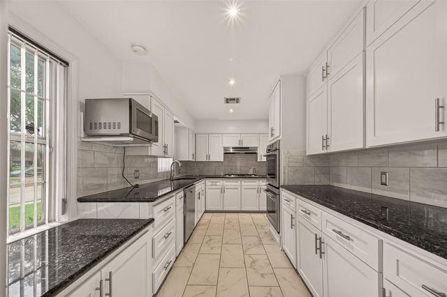 5666 Overbrook Lane, Houston, TX 77056