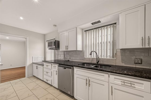 5666 Overbrook Lane, Houston, TX 77056