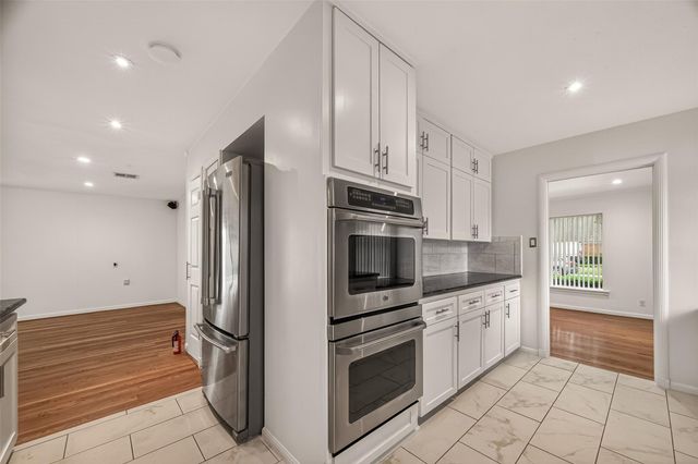 5666 Overbrook Lane, Houston, TX 77056