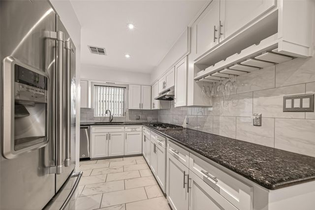 5666 Overbrook Lane, Houston, TX 77056