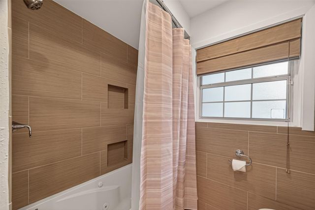 5666 Overbrook Lane, Houston, TX 77056