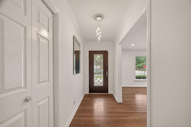 5666 Overbrook Lane, Houston, TX 77056