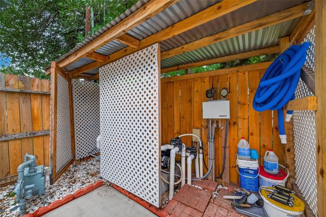 5666 Overbrook Lane, Houston, TX 77056