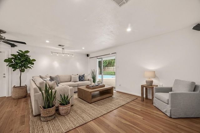 5666 Overbrook Lane, Houston, TX 77056