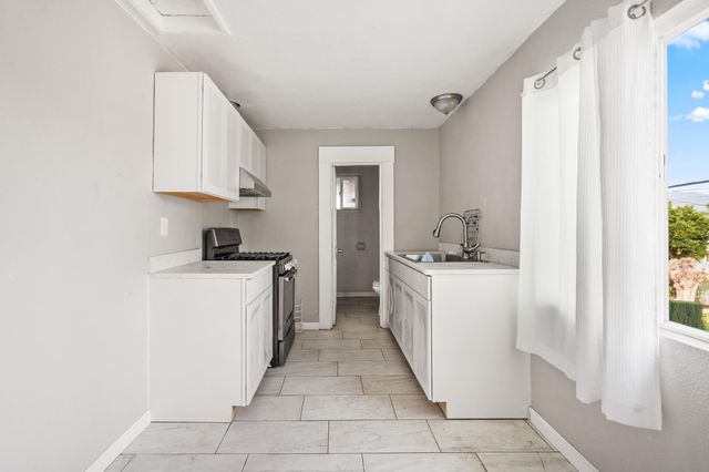 24 E School Avenue 4, Porterville, CA 93257