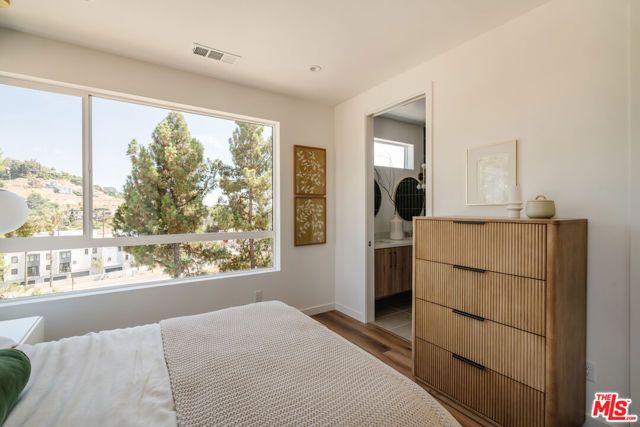 3868 N Riley Lane, Los Angeles, CA 90065
