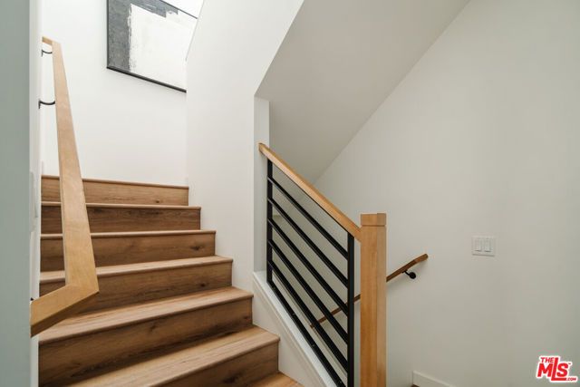 3868 N Riley Lane, Los Angeles, CA 90065
