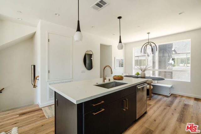 3868 N Riley Lane, Los Angeles, CA 90065