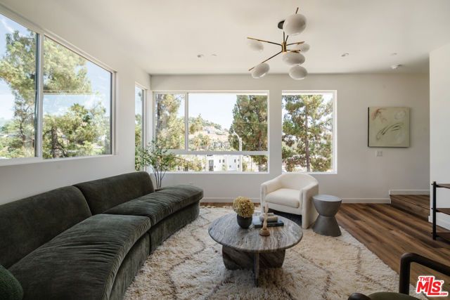 3868 N Riley Lane, Los Angeles, CA 90065