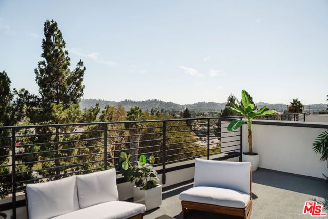 3868 N Riley Lane, Los Angeles, CA 90065