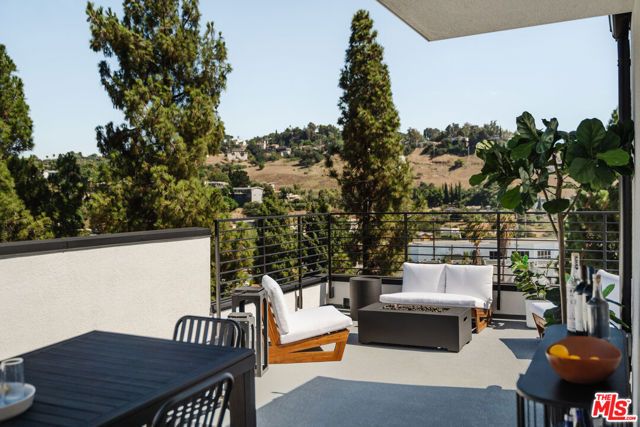 3868 N Riley Lane, Los Angeles, CA 90065