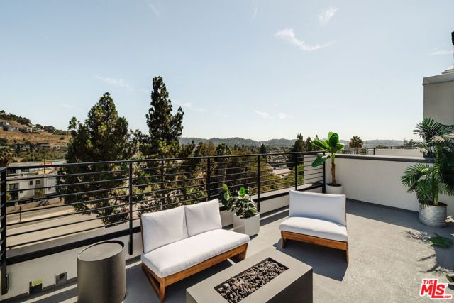 3868 N Riley Lane, Los Angeles, CA 90065
