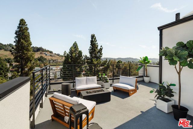 3868 N Riley Lane, Los Angeles, CA 90065