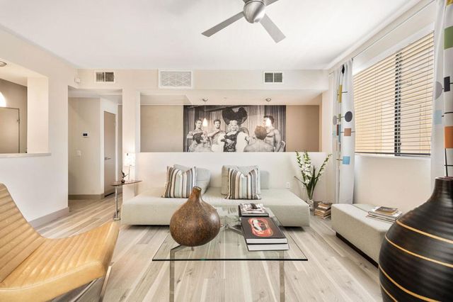 820 E Palm Canyon Drive 206, Palm Springs, CA 92264