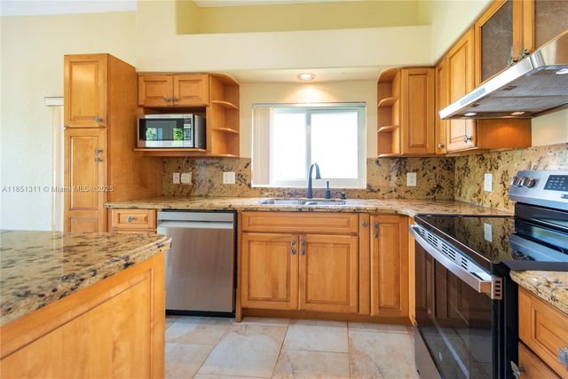 1075 San Luis Rey, Weston, FL 33326