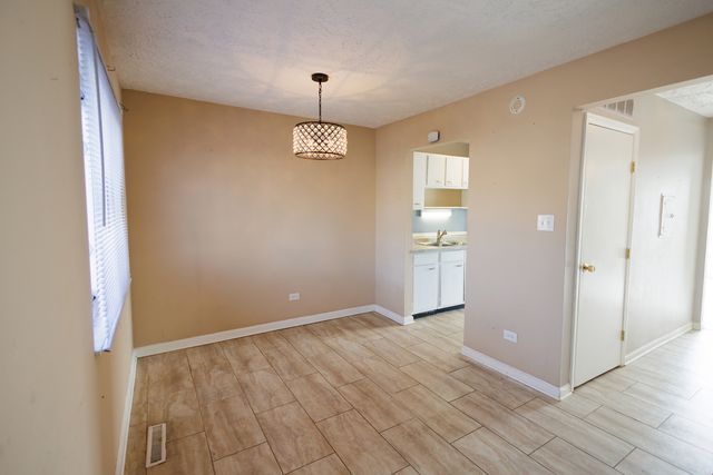 1119 S Curtis Avenue E51, Kankakee, IL 60901