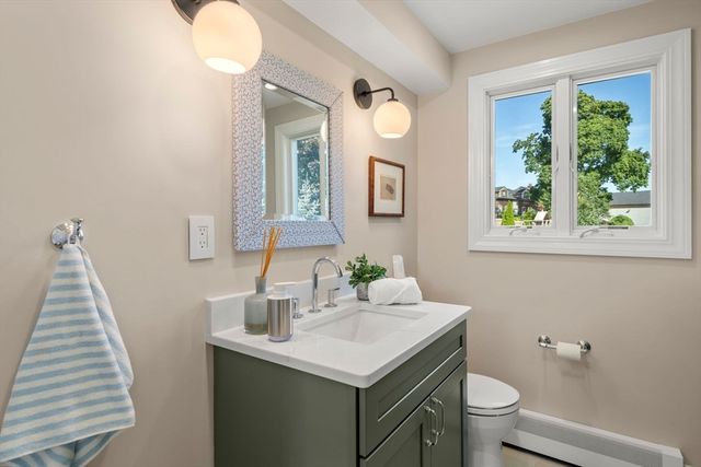 21 Hicks Point Rd, Duxbury, MA 02332