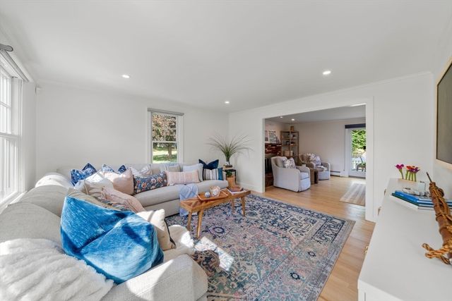 21 Hicks Point Rd, Duxbury, MA 02332