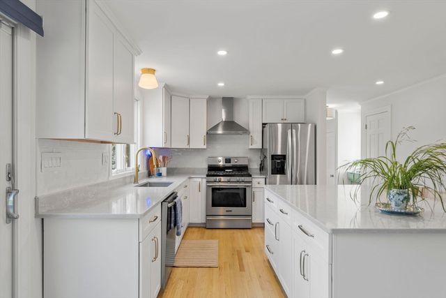 21 Hicks Point Rd, Duxbury, MA 02332