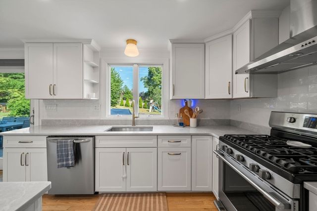 21 Hicks Point Rd, Duxbury, MA 02332
