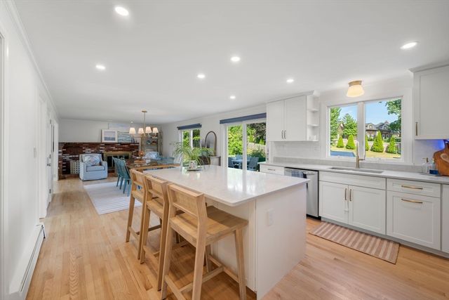 21 Hicks Point Rd, Duxbury, MA 02332